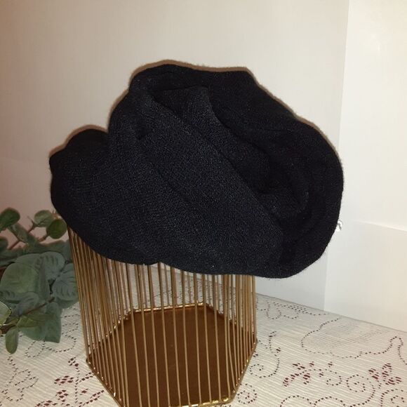 Forever 21 Black Beannie - Picture 5 of 5